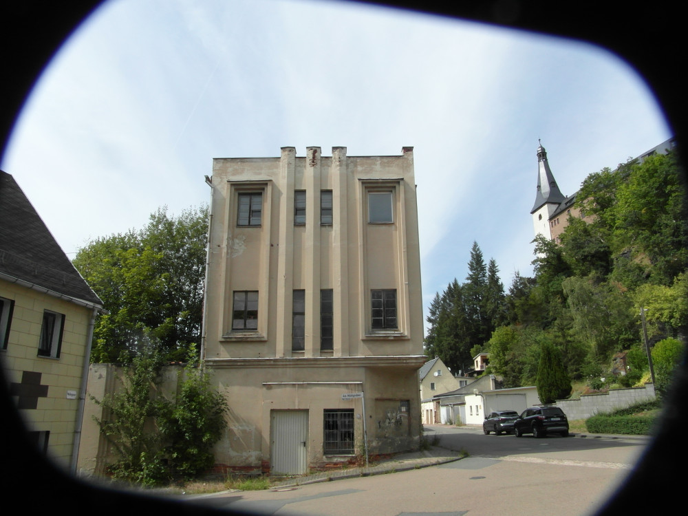 Vorderansicht mit Burg