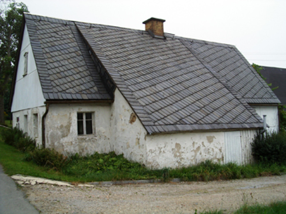 Blick von Straße vor Sanierung