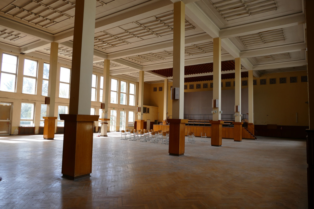 Innenansicht Saal, Blick quer