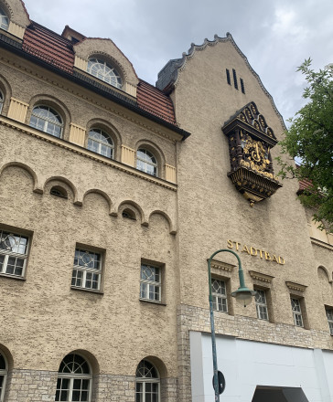 Hauptfassade und Haupteingang