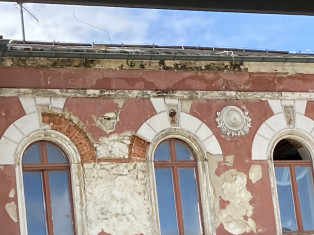 Bröckelnde Fassade