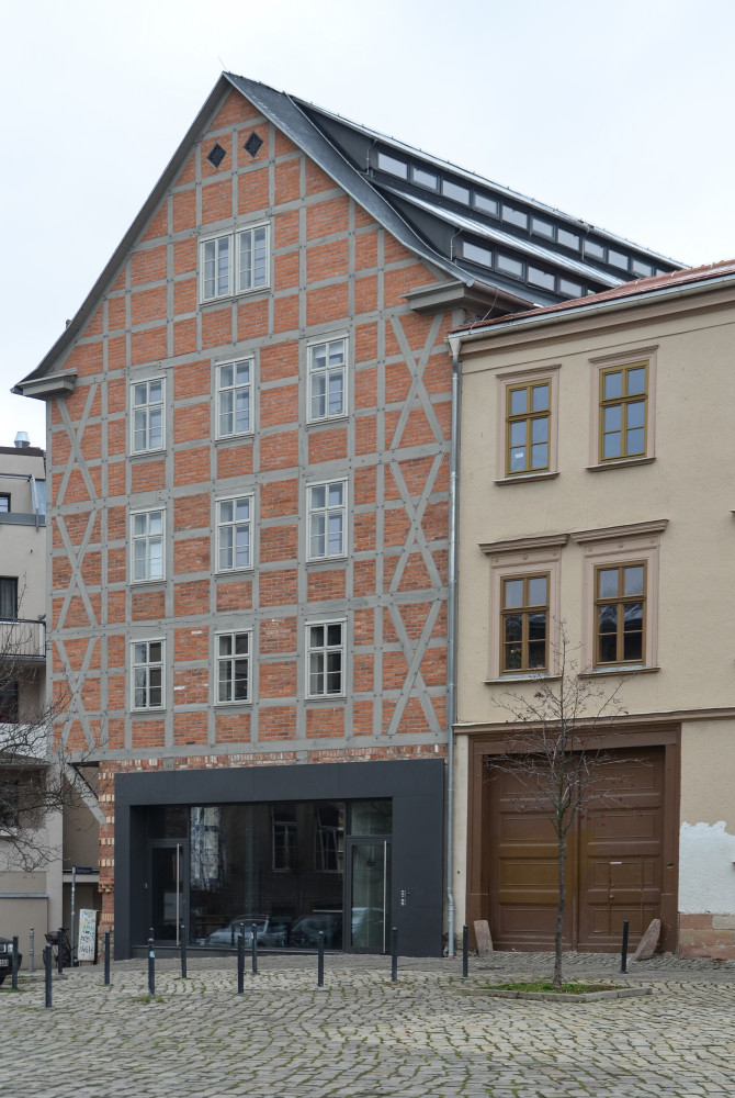 Frontansicht des Speichers (Westfront) - Satteldach zeichnet zweireihigen Dachhecht auf