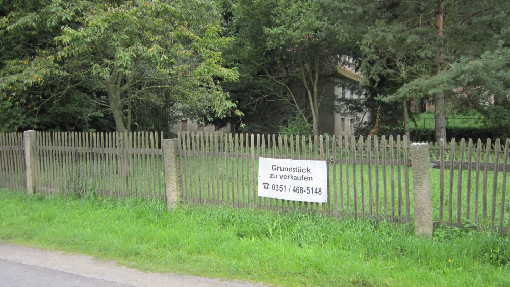 Ansicht vom Elberadweg, in Richtung Wohnhaus