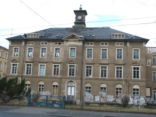 Strassenansicht Hauptgebäude