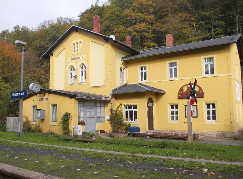 Ansicht des Bahnhofsgebäudes nach der Sanierung