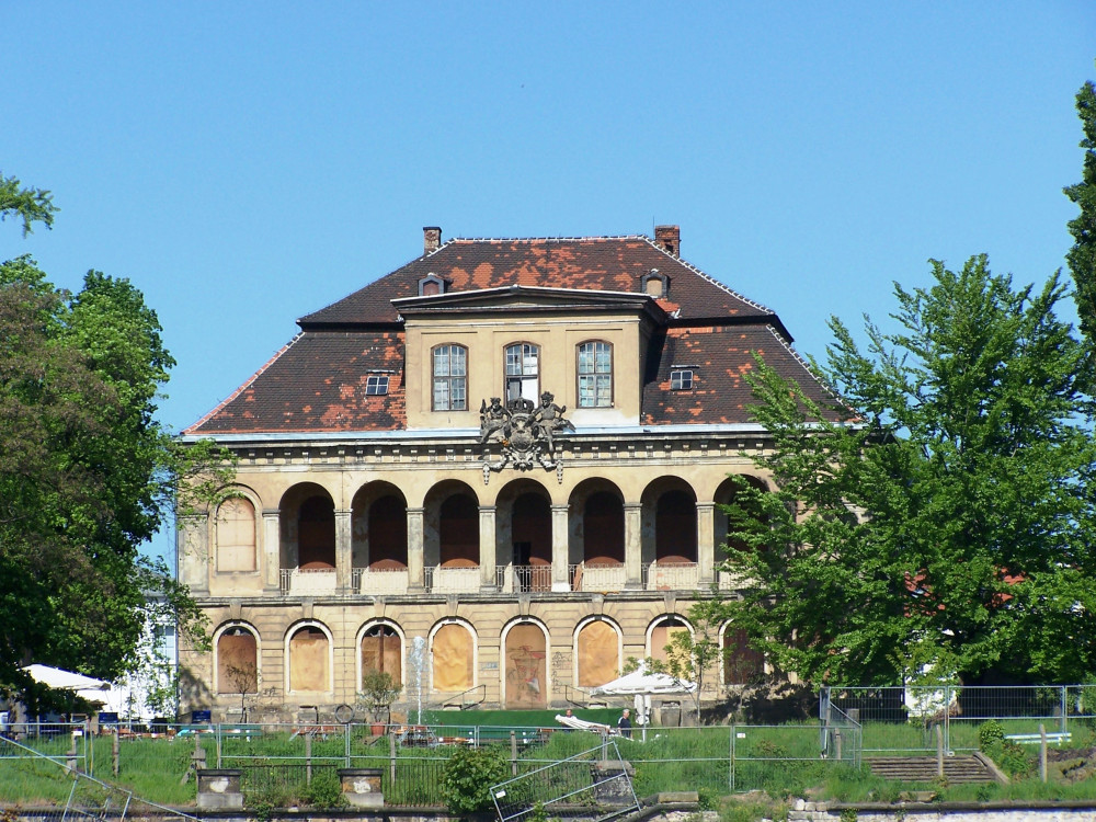 Gartenfassade zur Elbe 2