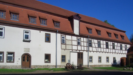 Mühle mit historischem Wasserrad