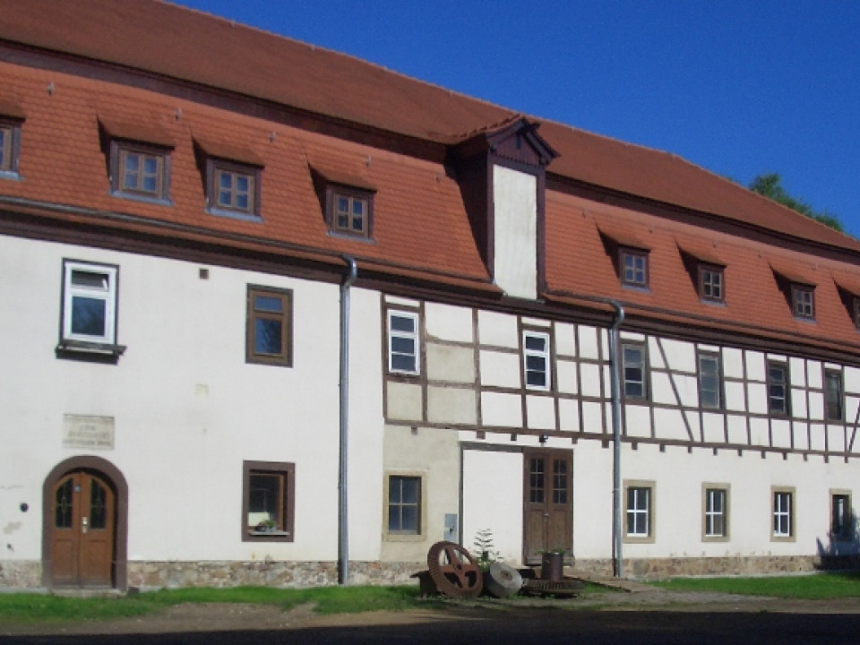 Mühle mit historischem Wasserrad