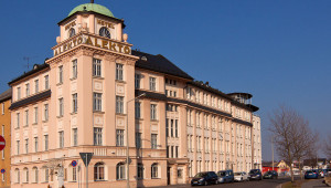 Ansicht des Hotel "Alekto" bei Tag