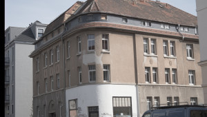 Wohnhaus mit Ladengeschäft