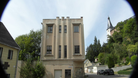 Vorderansicht mit Burg