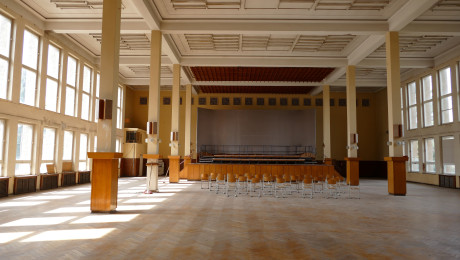 Innenansicht Saal, Blick vom Haupteingang