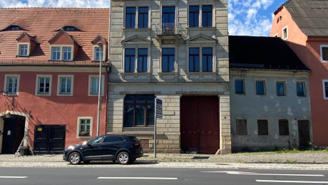 Uferstraße 8, Vorderseite