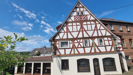Historischer Schützenhof in nGlashütten-Schloßborn im Taunus